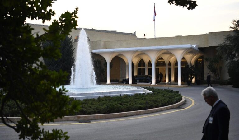 اتصالات بين قصر بعبدا وحارة حريك