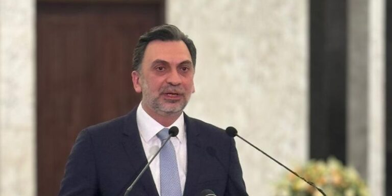 منيمنة: هناك فجوة بين الوعود والتطبيق