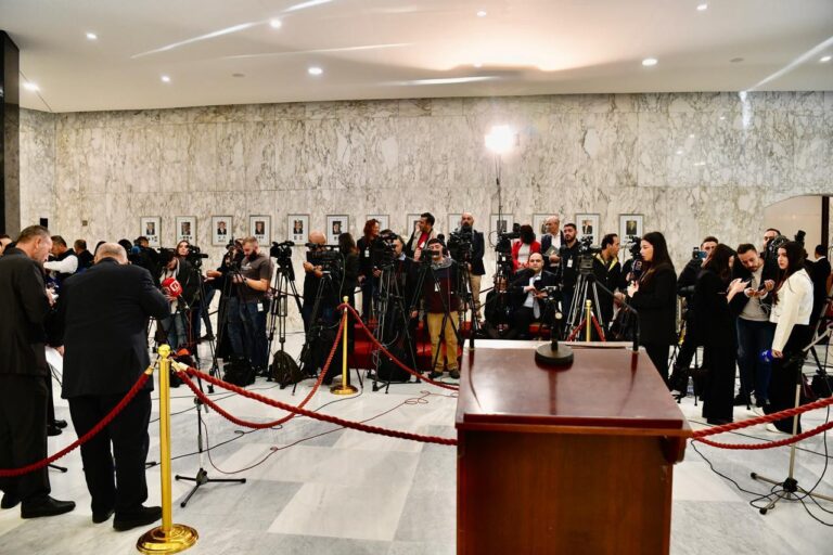 هل تُحجب الثقة عن الحكومة؟