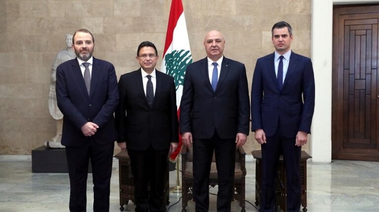 عون يجمع ما فرّقه “دهر” زغرتا!