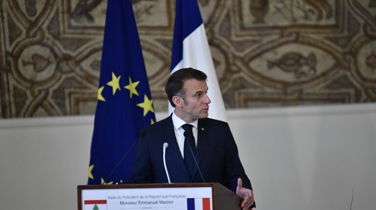 ماكرون: ندعم الانتقال السلمي في سوريا