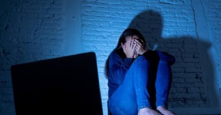 حملة ضد التحرش الإلكتروني بعنوان “جريمة ورا الشاشة”