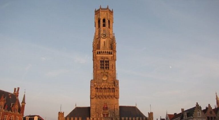 بالفيديو.. حريق يلتهم معلماً تاريخياً في باريس!