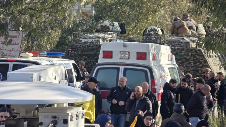 الأهالي يدخلون حولا.. وجرحى برصاص الاحتلال