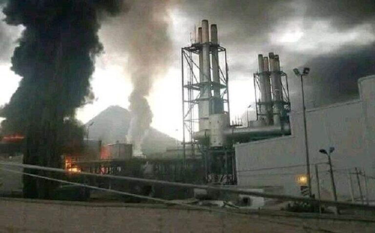 الاحتلال يستهدف محطة كهرباء حزيز وموانئ الحديدة ورأس عيسى في اليمن