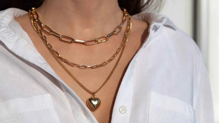 بالصورـ  السلاسل سر الأناقة الجريئة!