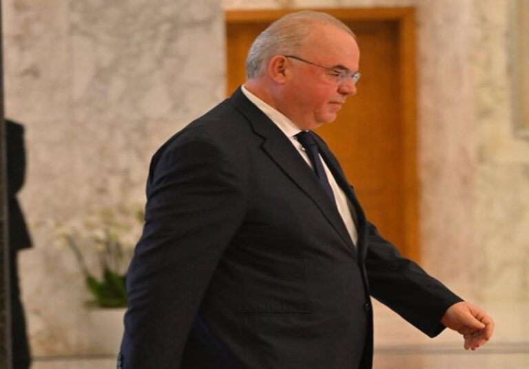 حيدر: حماية مصالح العمال وأرباب العمل أولوية لنا