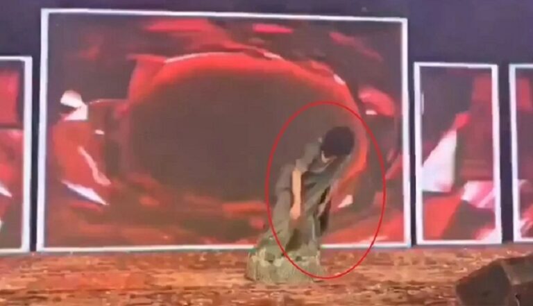 بالفيديو.. سقطت على المسرح وماتت!