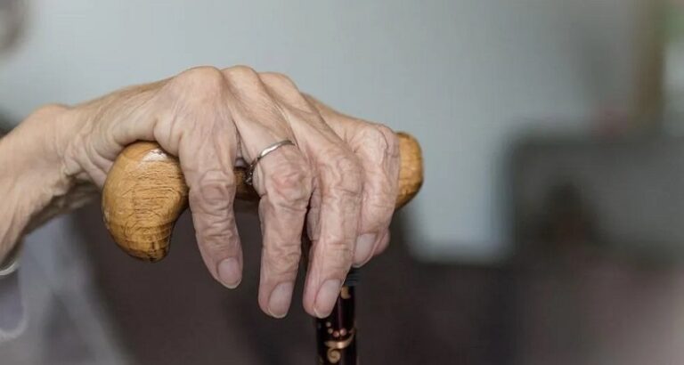 ما هي العلامات المبكرة للخرف؟