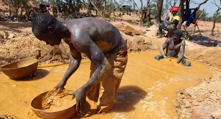 48 قتيلاً في انهيار لمنجم ذهب