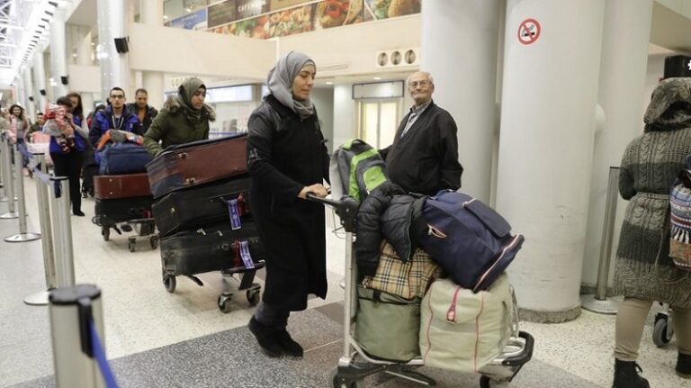 فرنسا تسمح للاجئين السوريين بالعودة.. بشرط واحد!