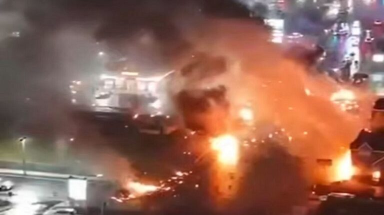 طفلة تتمسك بالحياة.. توفيت بتحطم الطائرة في فيلادلفيا!