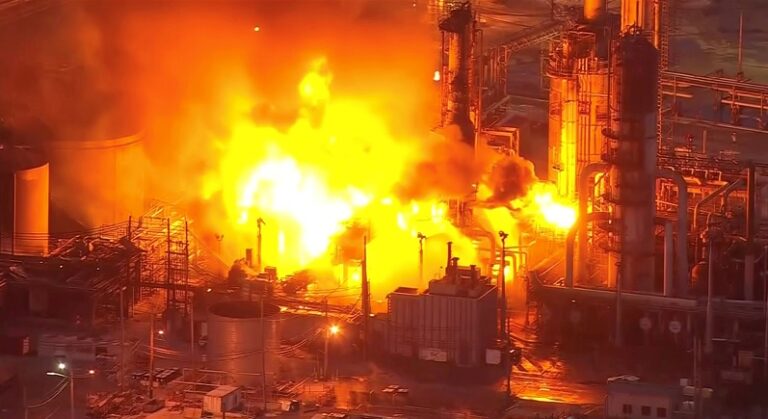 تجدد الحريق في سنترال رمسيس