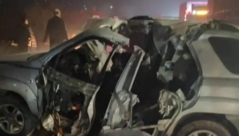 غارة تستهدف سيارة على طريق إدلب