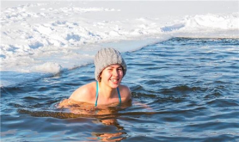 تأثيرات الغطس في الماء البارد على الصحة والرفاهية!