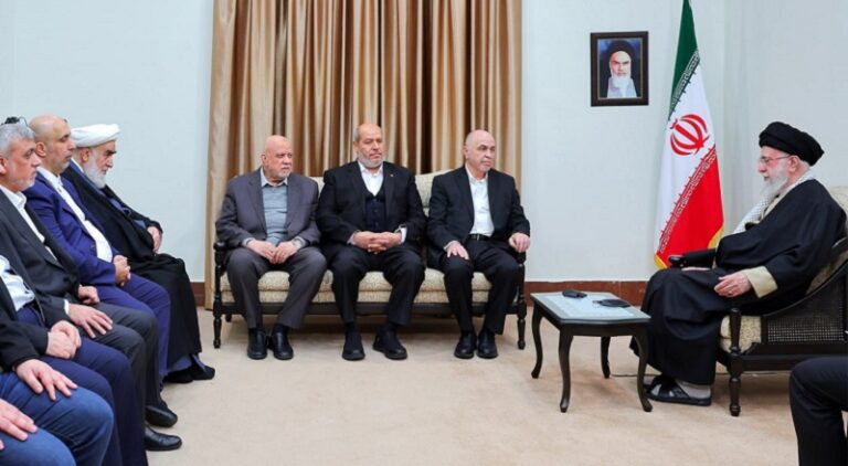 الخامنئي: “حماس” هزمت الكيان الصهيوني والولايات المتحدة