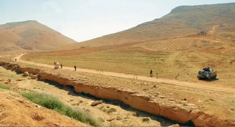 إصابة مواطن بهجوم صاروخي على بلدة جرماش الحدودية