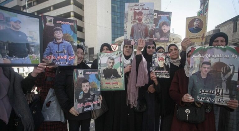 59 شهيداً داخل سجون الاحتلال