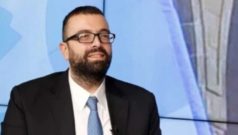 أحمد الحريري يستنهض “القواعد الزرقاء”: عائدون إلى موقعنا الطبيعي