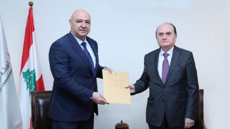 الرئيس عون يسلّم تصريح الذمة الماليّة