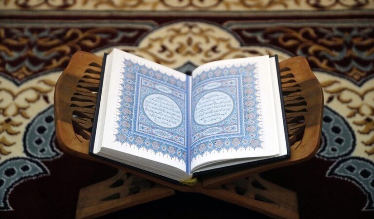 اعتقال رجل أحرق القرآن في بث مباشر بعد مقتل موميكا (فيديو)