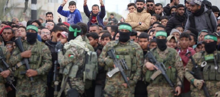 اشتباكات مع الإحتلال في رام الله بالتزامن مع إفراج عن أسرى فلسطينيين