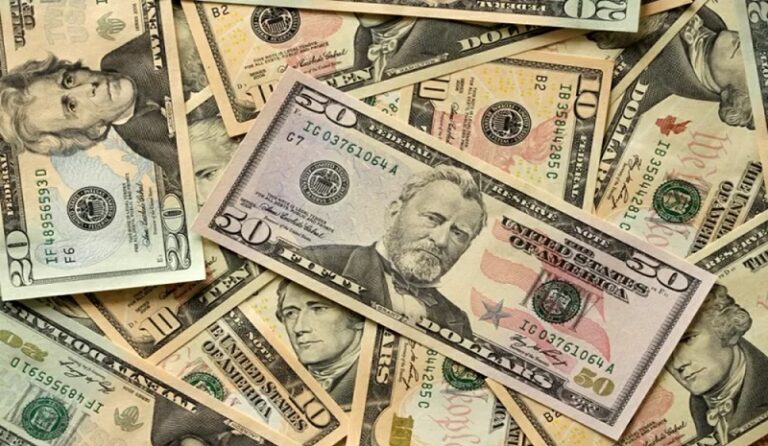 تراجع الدولار وسندات الخزانة الأميركية في التعاملات الآسيوية