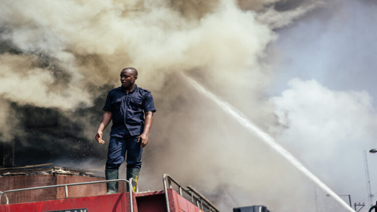 مصرع 17 طفلاً إثر اندلاع حريق في نيجيريا (صور)