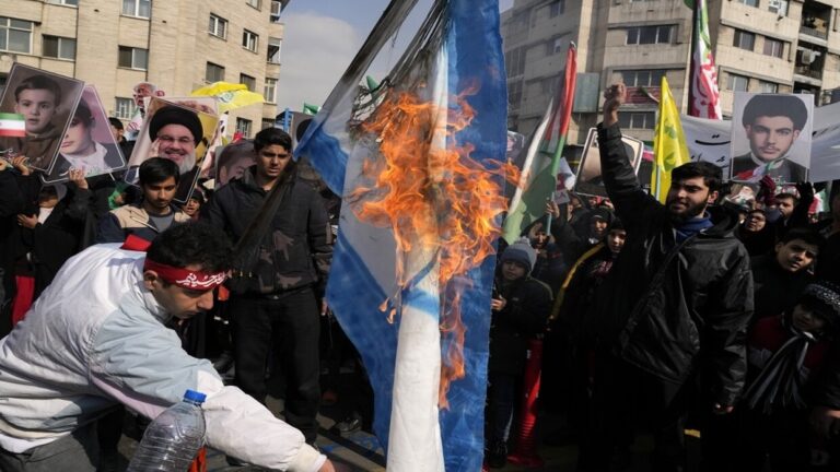 “عشرة الفجر”.. من إيران “الشاه” إلى “الثورة”! (فيديو وصوَر)