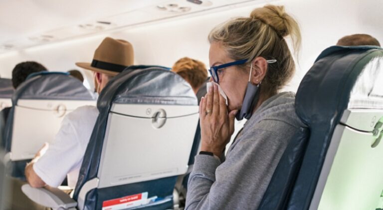 سلبيات السفر بالطائرة أثناء الإصابة بنزلة برد