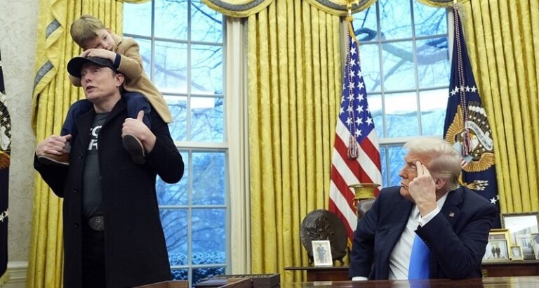 بالفيديو ـ ماسك يعترف: إرسال مساعدات “الواقيات الذكرية” إلى غزة خطأ!