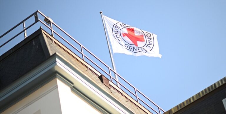 الصليب الأحمر: تسلّمنا أسماء سجناء لدى أوكرانيا وروسيا