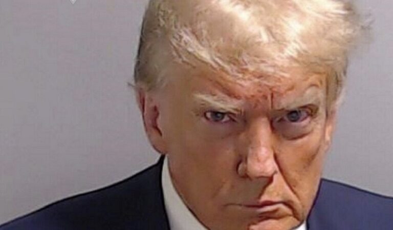 “قراصنة” يهددون بنشر رسائل بريد فريق ترامب