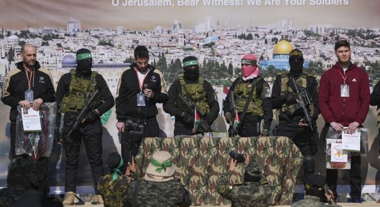 أسير صهيوني محرر: أشكر ترامب على إعادتي