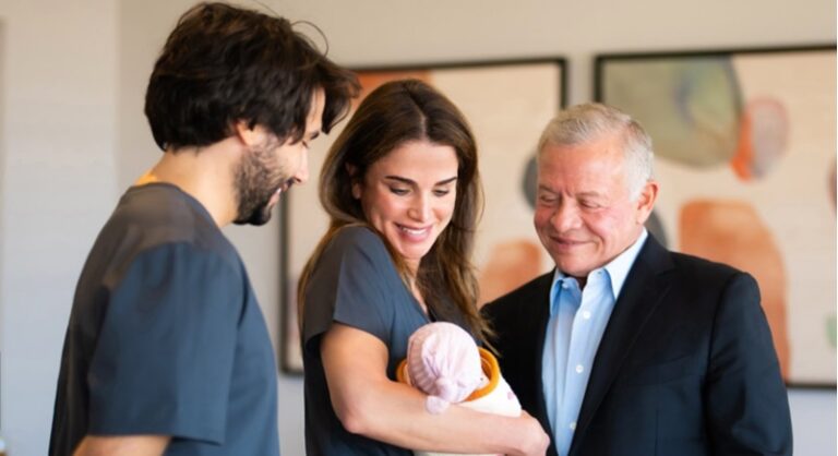 ولادة الحفيدة الثانية للملك الأردني (صور)