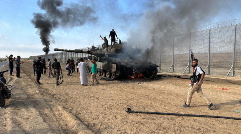 انهيار مبنى يضم قوة صهيونية في قطاع غزة.. وإصابات