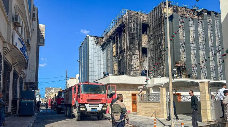 إصابة 16 شخصاً بحريق في ليبيا (فيديو)