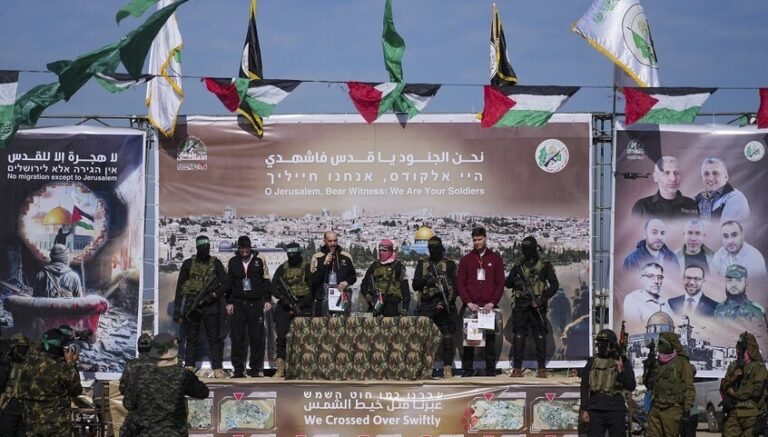 “حماس” سلمت توابيت مع مفاتيح لا تفتح الأقفال!