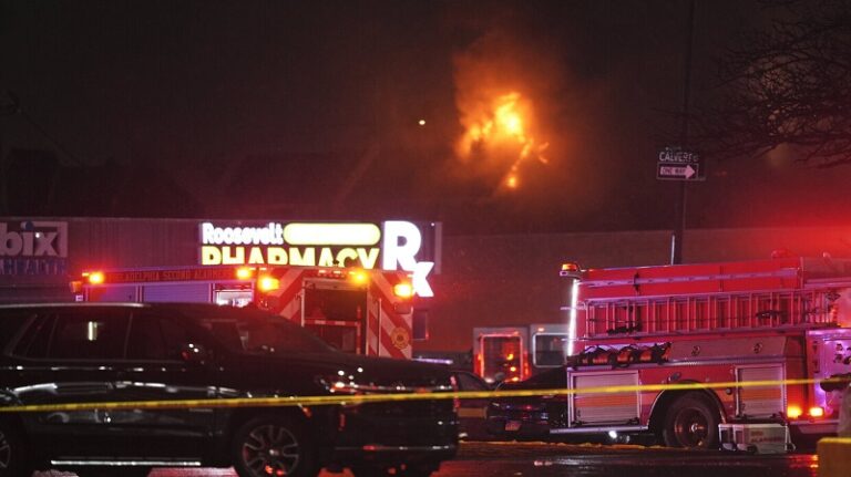 قتلى بتحطم طائرة في فيلادلفيا الأميركية.. والسبب أسطوانات الأوكسجين؟  (فيديو)