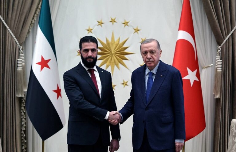 أردوغان بعد لقائه الشرع: العقوبات الدولية على سوريا تعوق نمو البلاد