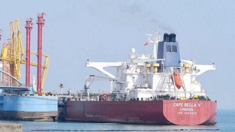 اصطدام سفينتين في البحر الأسود (فيديو)