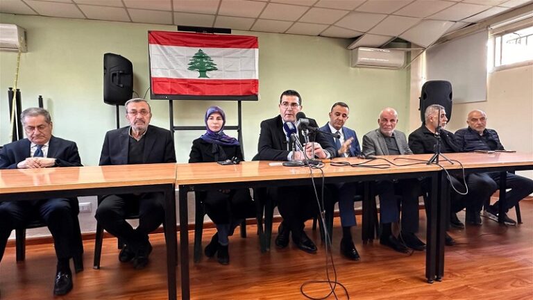 وزير الزراعة يطلق عملية توزيع بطاقة المزارع في الجنوب