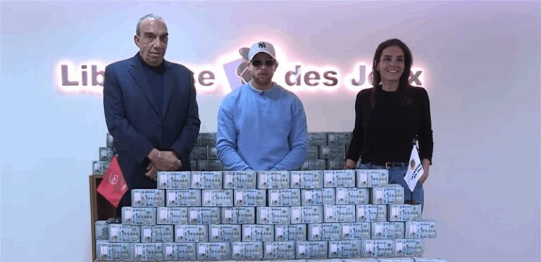 أخ وشقيقته يربحان “اللوتو”! (فيديو)