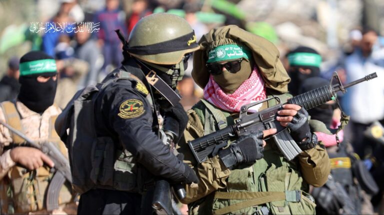 بالفيديو.. مشاهد تسليم الدفعة السادسة من أسرى العدو