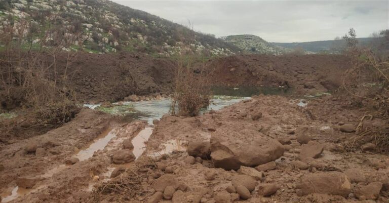 بالصور.. أضرار بمدرسة في وادي خالد بعد العدوان