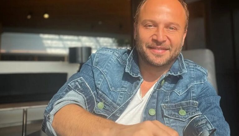 بالصورة ـ مكسيم خليل “يزف” أخته