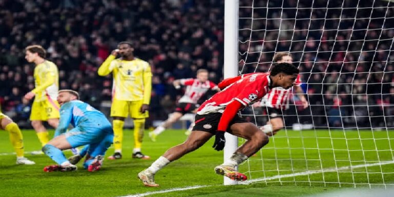 آيندهوفن يصدم يوفنتوس ويُطيح به من دوري الأبطال