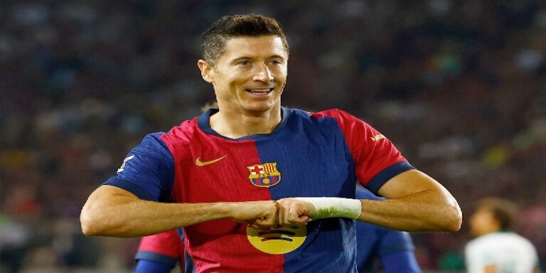 ليفاندوفسكي يستمر عاماً إضافياً مع برشلونة