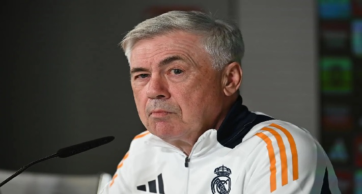 أنشيلوتي يهاجم تيباس: عليه احترام تاريخ ريال مدريد