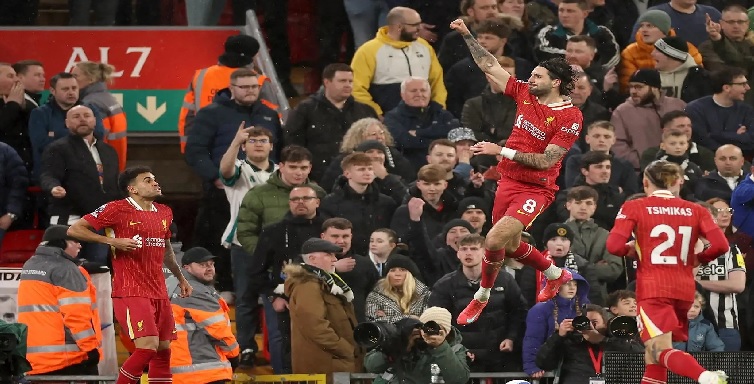 ليفربول يهزم نيوكاسل ويقترب من الفوز بلقب الدوري الإنكليزي